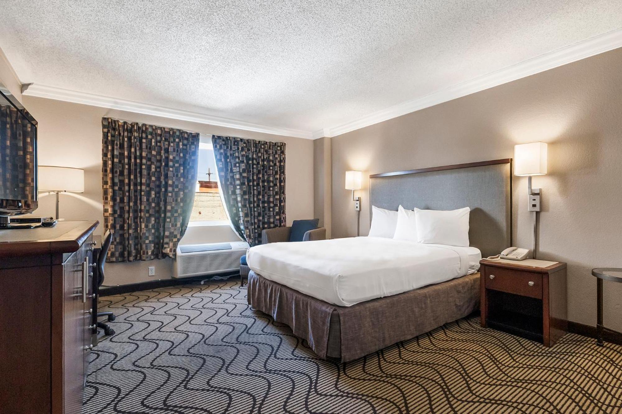 Jack London Hotel 2*